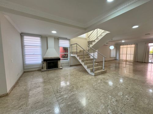 Casa em Condomínio 18 do Forte Santana de Parnaíba 